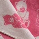 Barnepledd 90×130 cm, rosa med bamsemotiv thumbnail