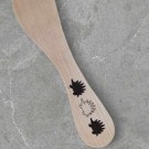 Smørkniv i tre 15 cm. thumbnail